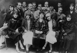Darülbedayi’s cast when they performed at the Ferah Theater.